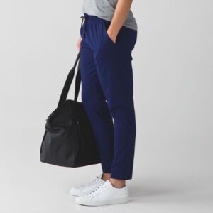 Lululemon Jet Crop slacks women’s 10 EUC navy